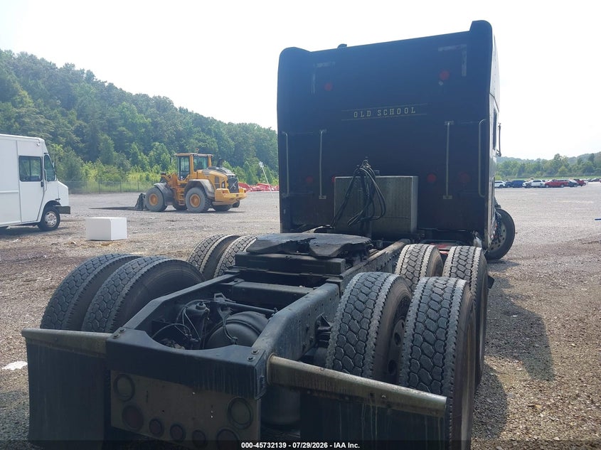 2001 Peterbilt 379 VIN 1XP5DB9X01N562151 IAAI salvage auction — SIDE, Clear (Tennessee), sold $12,500 on 2026-09-01 (photo 4)