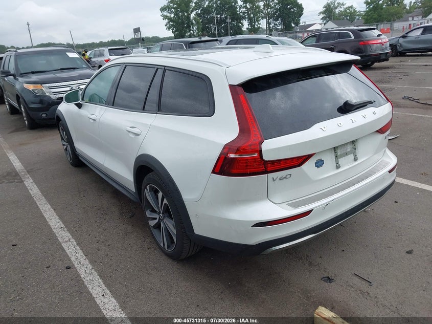 2024 Volvo V60 cross country VIN YV4L12WY2R2137698 IAAI salvage auction — WATER/FLOOD, Salvage Title, sold $13,100 on 2026-08-14 (photo 3)