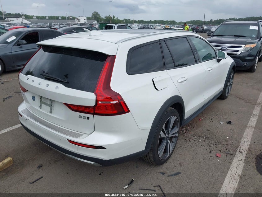 2024 Volvo V60 cross country VIN YV4L12WY2R2137698 IAAI salvage auction — WATER/FLOOD, Salvage Title, sold $13,100 on 2026-08-14 (photo 4)