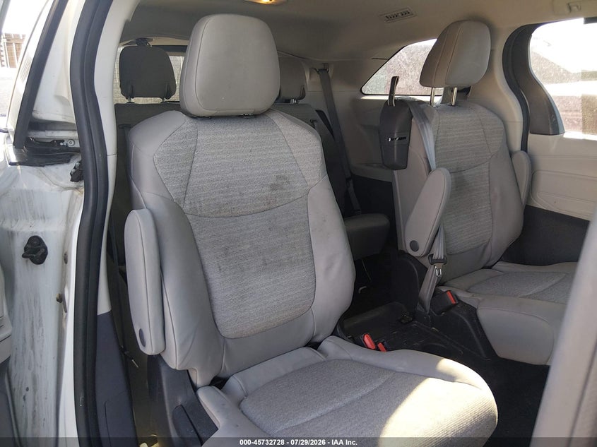 2023 Toyota Sienna VIN 5TDKSKFC5PS074327 IAAI salvage auction — FRONT END, Salvage Title, sold $14,500 on 2026-08-25 (photo 8)