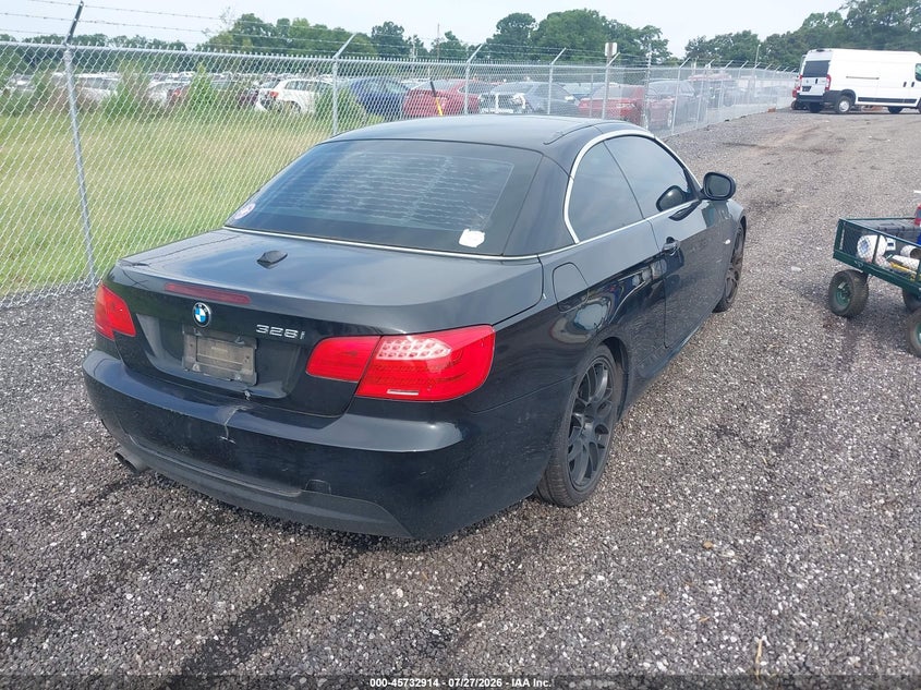 2012 BMW 3er VIN WBADW3C5XCE823645 IAAI salvage auction — NORMAL WEAR, Original (Texas), sold $1,250 on 2026-08-11 (photo 4)