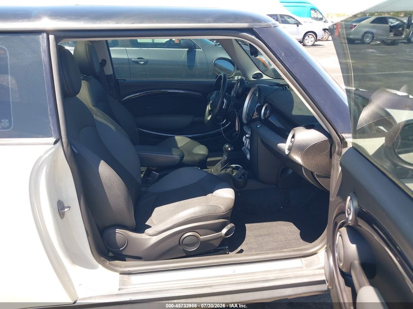 2010 Mini Cooper VIN WMWMF7C58ATZ71244 IAAI salvage auction — NORMAL WEAR, Clear (Arizona), sold $950 on 2026-08-14 (photo 5)