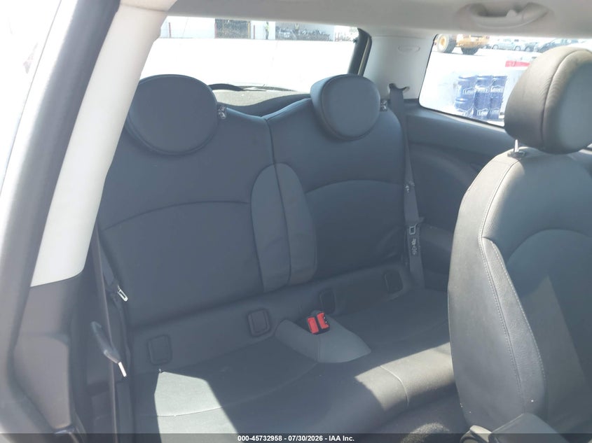 2010 Mini Cooper VIN WMWMF7C58ATZ71244 IAAI salvage auction — NORMAL WEAR, Clear (Arizona), sold $950 on 2026-08-14 (photo 8)