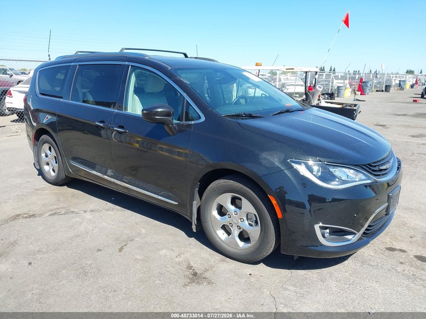 2018 Chrysler Pacifica VIN 2C4RC1L74JR253018 IAAI salvage auction — SIDE, Wait Title, sold $2,500 on 2026-08-19 (photo 1)