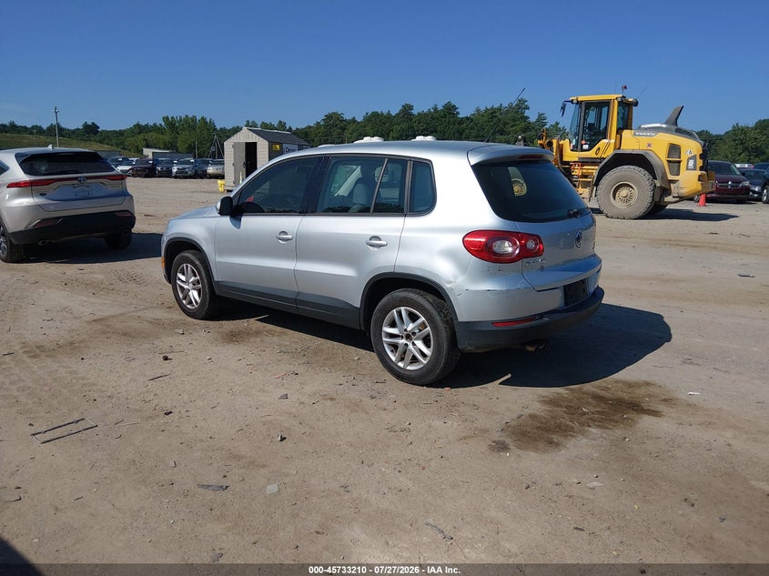 2011 Volkswagen Tiguan VIN WVGBV7AX5BW555231 IAAI salvage auction — NORMAL WEAR, Clear (Massachusetts), sold $300 on 2026-08-05 (photo 3)