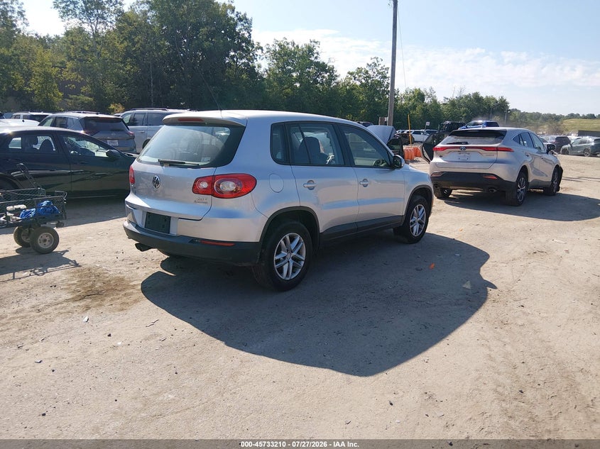 2011 Volkswagen Tiguan VIN WVGBV7AX5BW555231 IAAI salvage auction — NORMAL WEAR, Clear (Massachusetts), sold $300 on 2026-08-05 (photo 4)