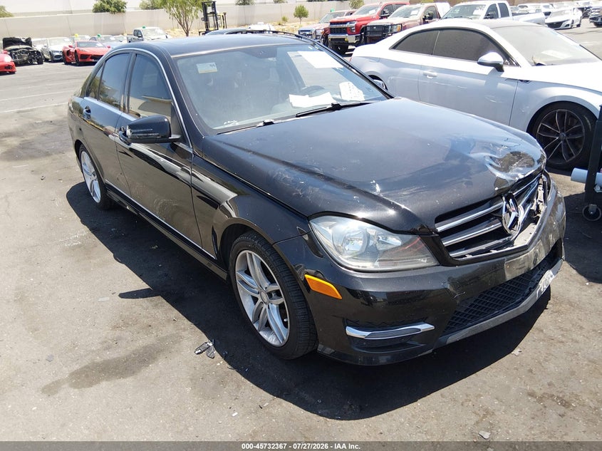 2014 Mercedes-benz C-klasse VIN WDDGF4HBXEA946995 IAAI salvage auction — FRONT END, Wait Title, sold $725 on 2026-08-24 (photo 1)