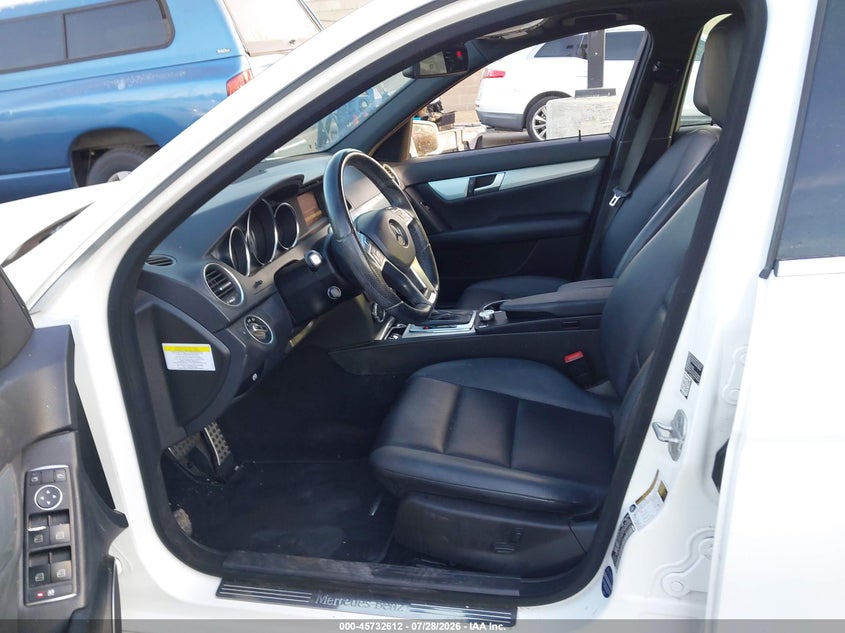 2014 Mercedes-benz C-klasse VIN WDDGF4HB0EA914461 IAAI salvage auction — FRONT END, Wait Title, sold $1,400 on 2026-08-07 (photo 5)
