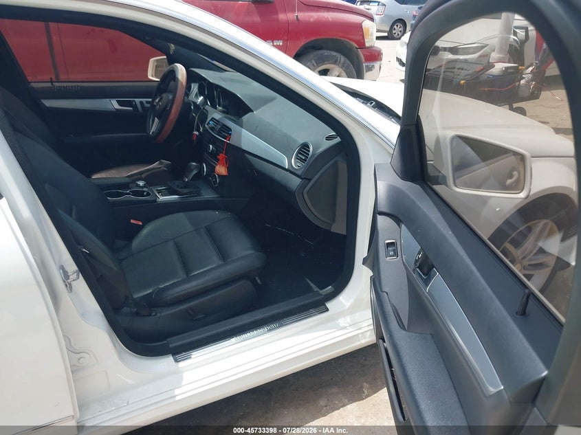 2013 Mercedes-benz C-klasse VIN WDDGF4HB0DA864322 IAAI salvage auction — NORMAL WEAR, Original (Texas), sold $25 on 2026-08-05 (photo 5)