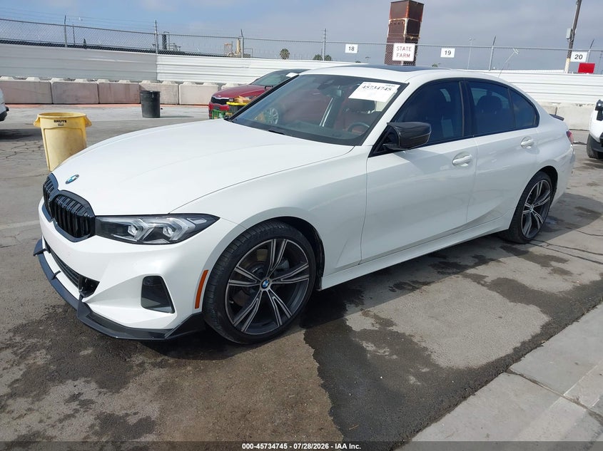 2023 BMW 3er VIN 3MW69FF06P8D08135 IAAI salvage auction — SIDE, Wait Title, sold $11,900 on 2026-08-30 (photo 2)