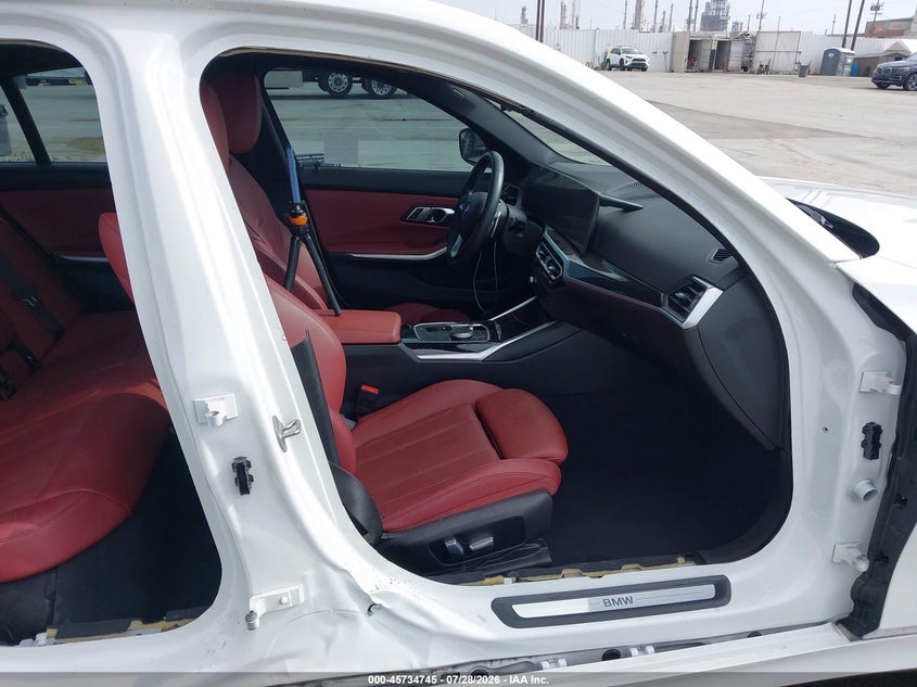 2023 BMW 3er VIN 3MW69FF06P8D08135 IAAI salvage auction — SIDE, Wait Title, sold $11,900 on 2026-08-30 (photo 5)
