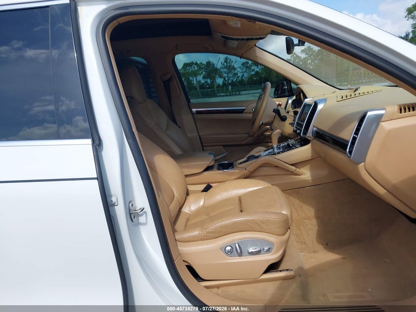 2014 Porsche Cayenne VIN WP1AF2A22ELA33164 IAAI salvage auction — NORMAL WEAR, Clear (Florida), sold $4,825 on 2026-08-10 (photo 5)