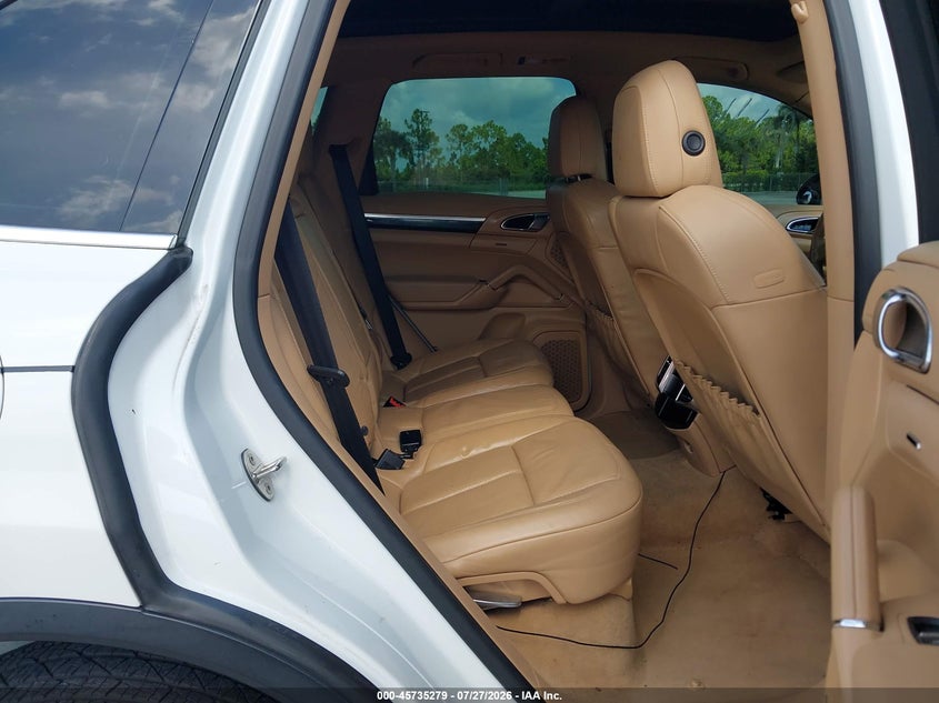 2014 Porsche Cayenne VIN WP1AF2A22ELA33164 IAAI salvage auction — NORMAL WEAR, Clear (Florida), sold $4,825 on 2026-08-10 (photo 8)
