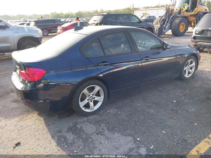 2013 BMW 3er VIN WBA3A5C50DF358424 IAAI salvage auction — NORMAL WEAR, Clear (Florida), sold $875 on 2026-09-13 (photo 4)