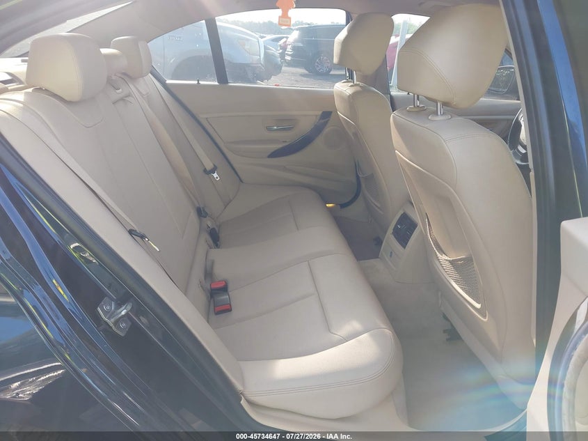 2013 BMW 3er VIN WBA3A5C50DF358424 IAAI salvage auction — NORMAL WEAR, Clear (Florida), sold $875 on 2026-09-13 (photo 8)