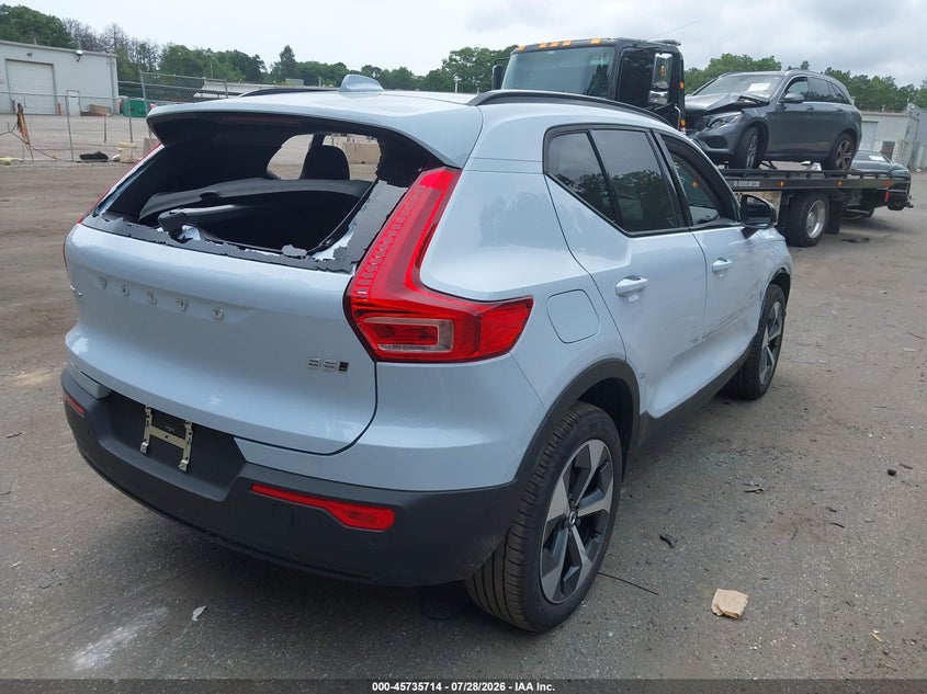 2026 Volvo Xc40 VIN YV4L12UC2T2782463 IAAI salvage auction — VANDALISM, Salvage Title, sold $17,000 on 2026-08-11 (photo 4)