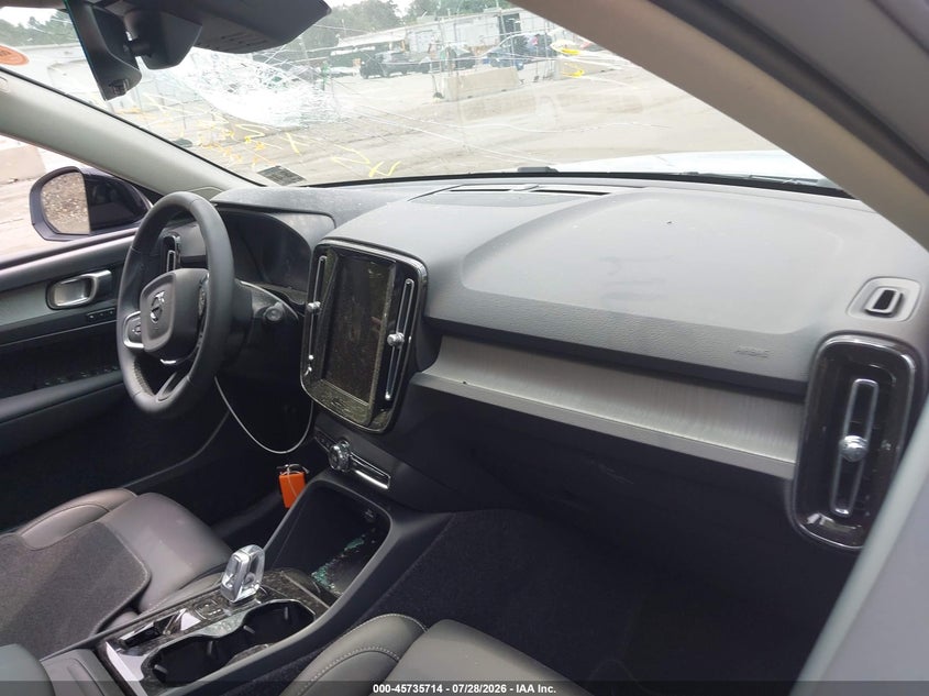 2026 Volvo Xc40 VIN YV4L12UC2T2782463 IAAI salvage auction — VANDALISM, Salvage Title, sold $17,000 on 2026-08-11 (photo 5)