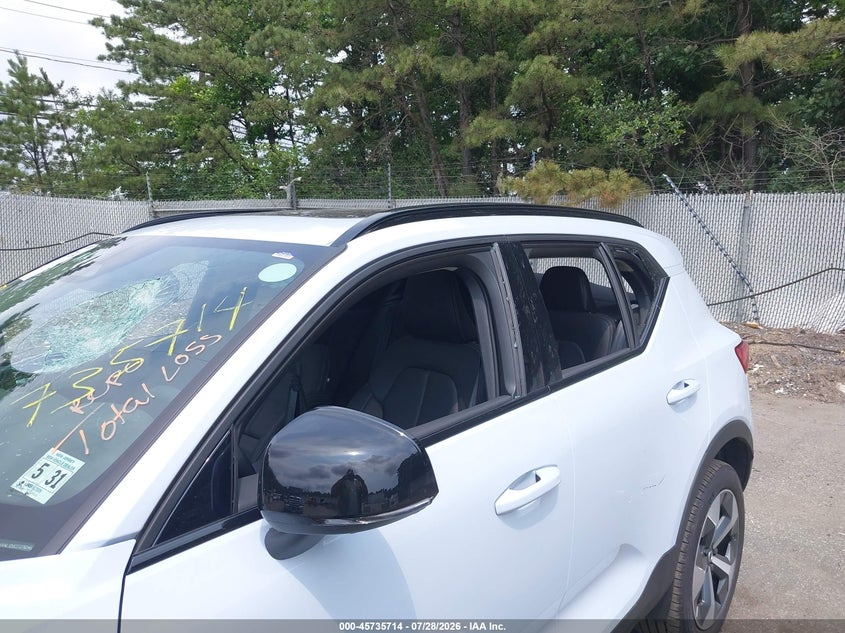 2026 Volvo Xc40 VIN YV4L12UC2T2782463 IAAI salvage auction — VANDALISM, Salvage Title, sold $17,000 on 2026-08-11 (photo 6)