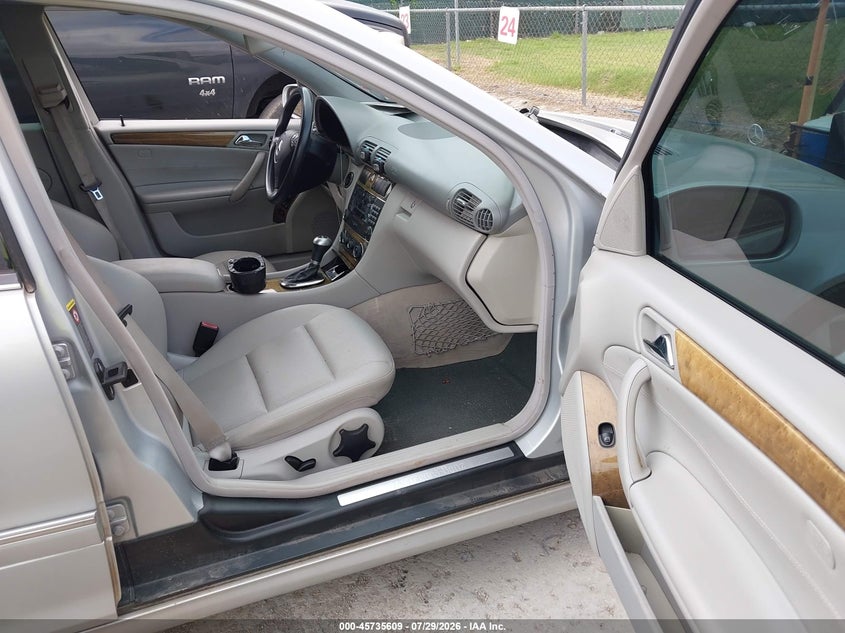 2007 Mercedes-benz C class VIN WDBRF52H77F858366 IAAI salvage auction — WATER/FLOOD, Salvage (Texas), sold $550 on 2026-08-17 (photo 5)