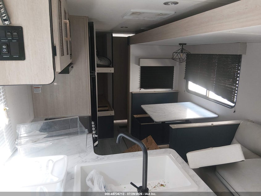 2024 Avenger Travel trailer VIN 5ZT2AVRB4RB937988 IAAI salvage auction — HAIL, Salvage (Nebraska), sold $7,550 on 2026-09-08 (photo 5)