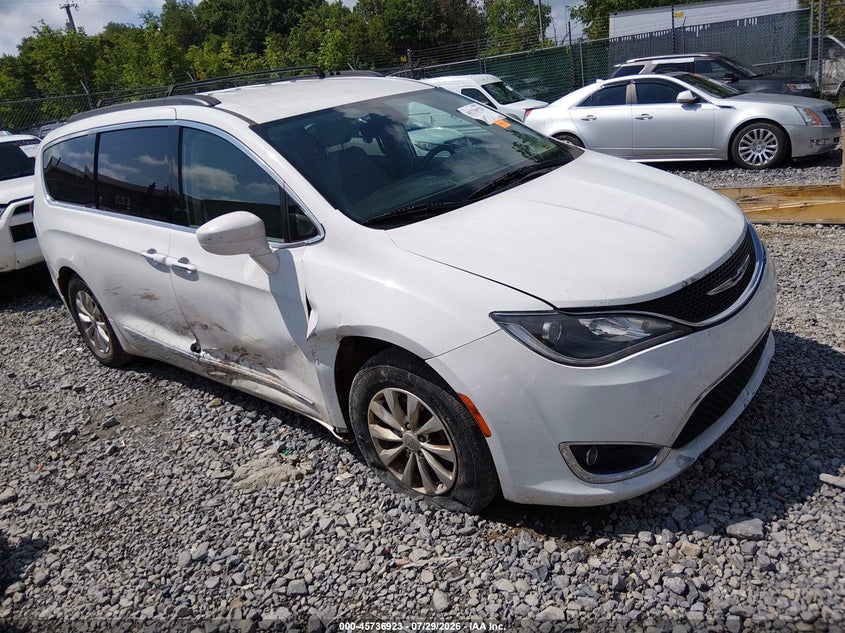 2017 Chrysler Pacifica VIN 2C4RC1BG0HR583296 IAAI salvage auction — RIGHT SIDE, Salvage (West Virginia), sold $1,800 on 2026-09-03 (photo 1)