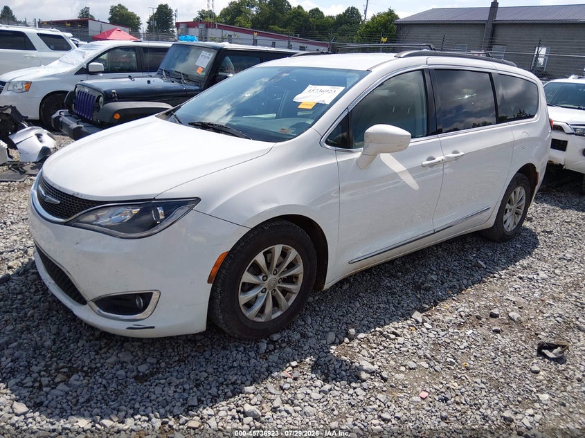 2017 Chrysler Pacifica VIN 2C4RC1BG0HR583296 IAAI salvage auction — RIGHT SIDE, Salvage (West Virginia), sold $1,800 on 2026-09-03 (photo 2)