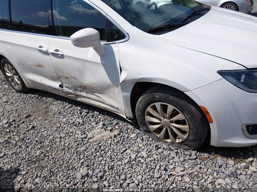 2017 Chrysler Pacifica VIN 2C4RC1BG0HR583296 IAAI salvage auction — RIGHT SIDE, Salvage (West Virginia), sold $1,800 on 2026-09-03 (photo 6)