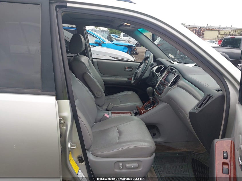 2004 Toyota Highlander VIN JTEEP21A440050034 IAAI salvage auction — NORMAL WEAR, Clear (Indiana), sold $200 on 2026-07-30 (photo 5)