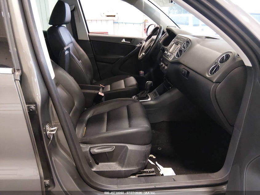 2012 Volkswagen Tiguan VIN WVGAV7AX7CW000696 IAAI salvage auction — VANDALISM, Salvage Title, sold $225 on 2026-08-19 (photo 5)