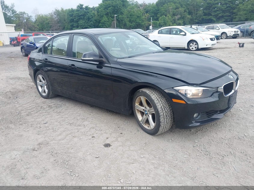 2013 BMW 3er VIN WBA3B5G58DNS02659 IAAI salvage auction — REAR END, Salvage Title, sold $575 on 2026-08-18 (photo 1)