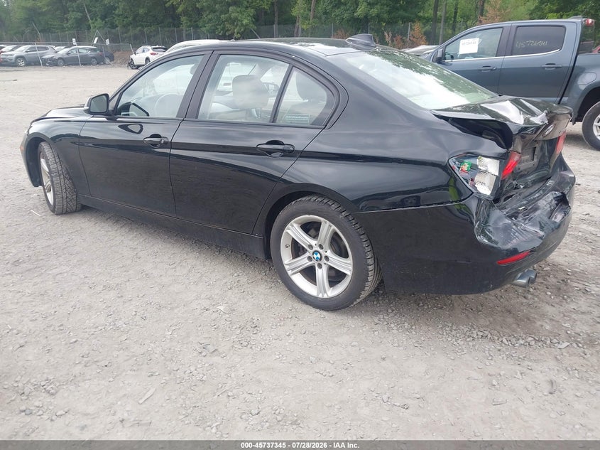 2013 BMW 3er VIN WBA3B5G58DNS02659 IAAI salvage auction — REAR END, Salvage Title, sold $575 on 2026-08-18 (photo 3)