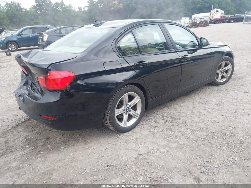 2013 BMW 3er VIN WBA3B5G58DNS02659 IAAI salvage auction — REAR END, Salvage Title, sold $575 on 2026-08-18 (photo 4)