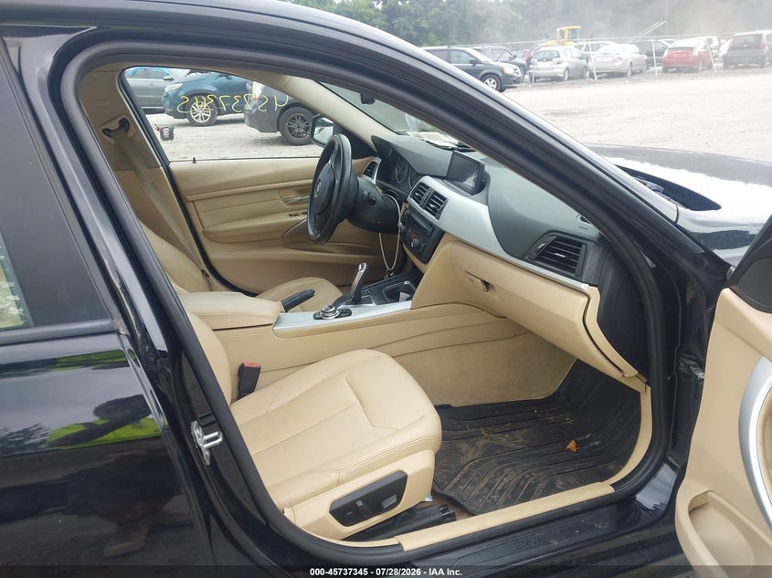 2013 BMW 3er VIN WBA3B5G58DNS02659 IAAI salvage auction — REAR END, Salvage Title, sold $575 on 2026-08-18 (photo 5)