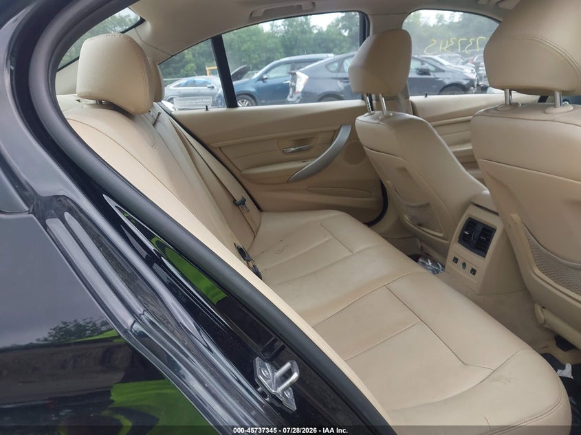 2013 BMW 3er VIN WBA3B5G58DNS02659 IAAI salvage auction — REAR END, Salvage Title, sold $575 on 2026-08-18 (photo 8)