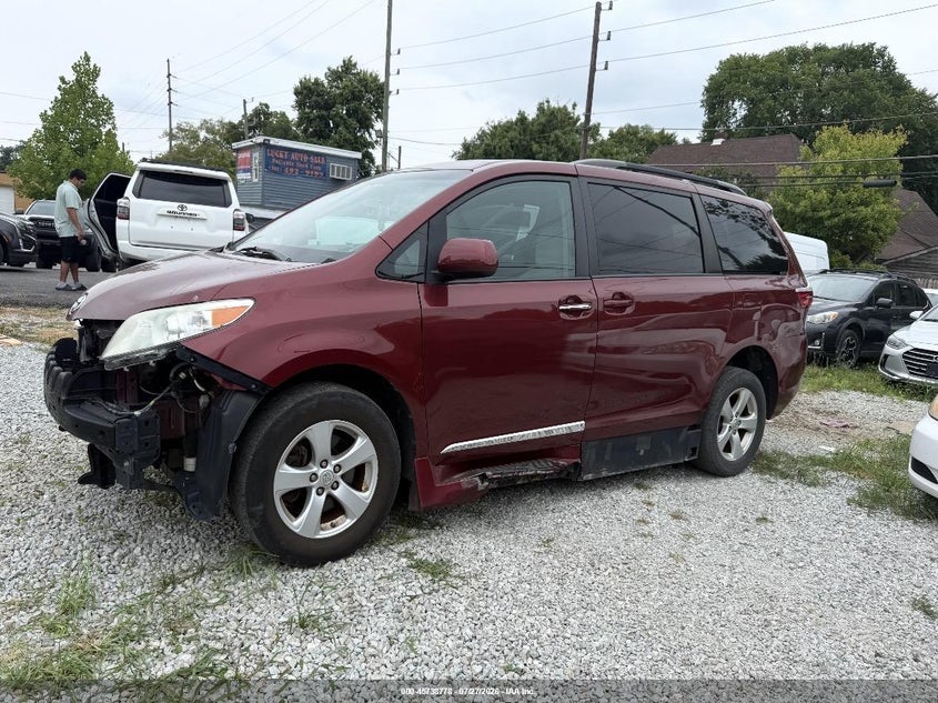 2017 Toyota Sienna VIN 5TDKZ3DC0HS845833 IAAI salvage auction — NORMAL WEAR, Clear - Tbo (Indiana), sold $25 on 2026-07-29 (photo 2)
