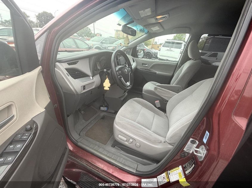 2017 Toyota Sienna VIN 5TDKZ3DC0HS845833 IAAI salvage auction — NORMAL WEAR, Clear - Tbo (Indiana), sold $25 on 2026-07-29 (photo 5)