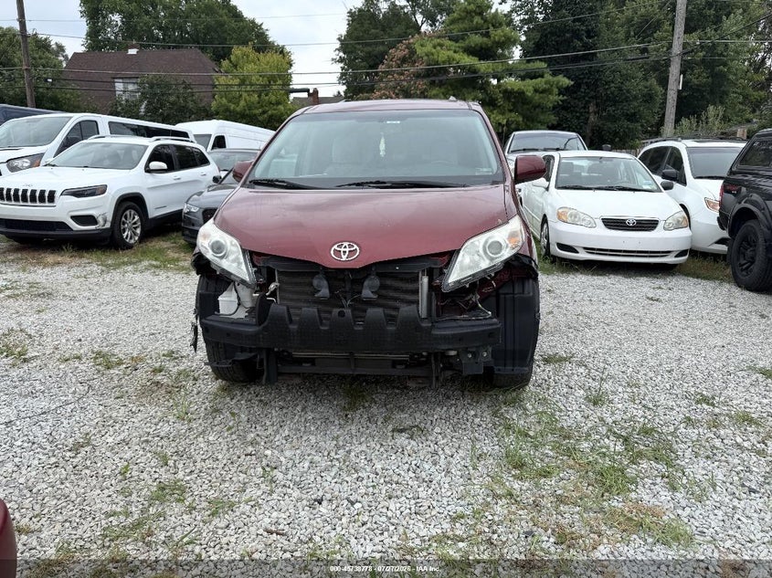 2017 Toyota Sienna VIN 5TDKZ3DC0HS845833 IAAI salvage auction — NORMAL WEAR, Clear - Tbo (Indiana), sold $25 on 2026-07-29 (photo 6)
