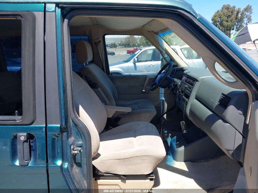 2002 Volkswagen Eurovan VIN WV2KB47002H061841 IAAI salvage auction — NORMAL WEAR, Clear - Dealer Only (California), sold $225 on 2026-08-03 (photo 5)