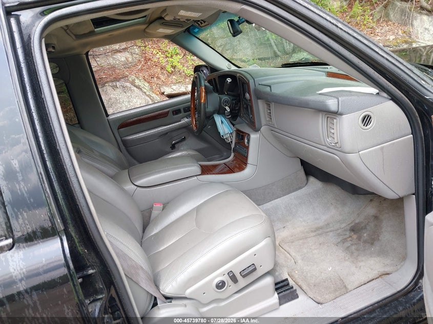 2004 Cadillac Escalade esv VIN 3GYFK66N44G110376 IAAI salvage auction — NORMAL WEAR, Clear (Massachusetts), sold $550 on 2026-09-15 (photo 5)