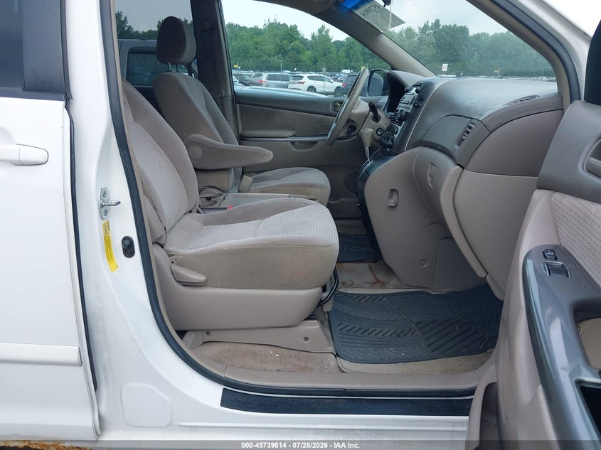 2006 Toyota Sienna VIN 5TDZA23C36S507910 IAAI salvage auction — NORMAL WEAR, Clear (Connecticut), sold $25 on 2026-07-30 (photo 5)