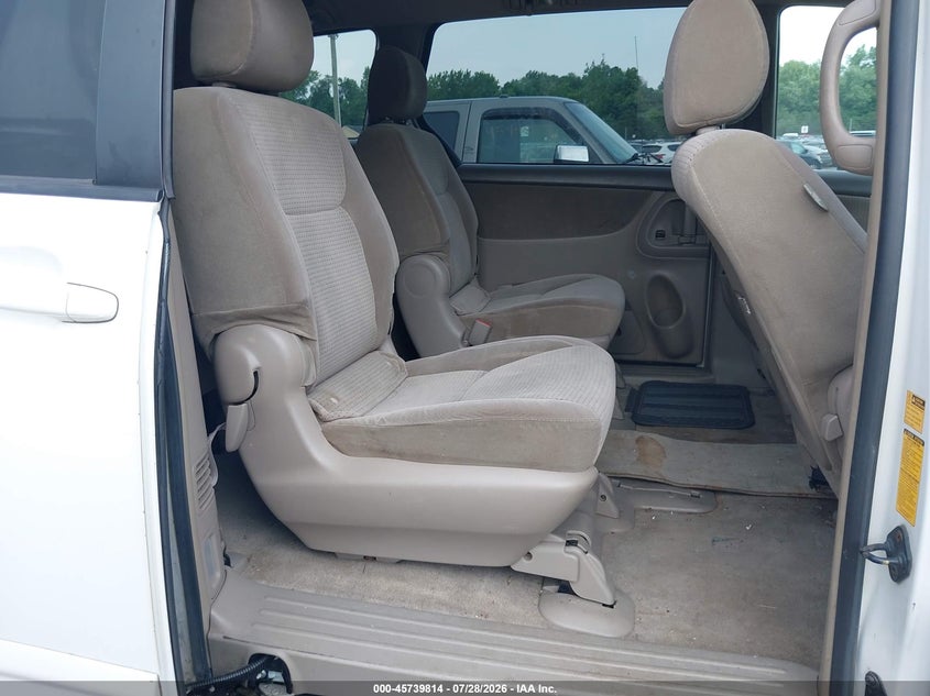 2006 Toyota Sienna VIN 5TDZA23C36S507910 IAAI salvage auction — NORMAL WEAR, Clear (Connecticut), sold $25 on 2026-07-30 (photo 8)