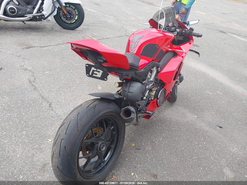 2024 Ducati Panigale VIN ZDMDAGWW1RB009959 IAAI salvage auction — LEFT SIDE, Salvage Title, sold $9,925 on 2026-08-18 (photo 4)