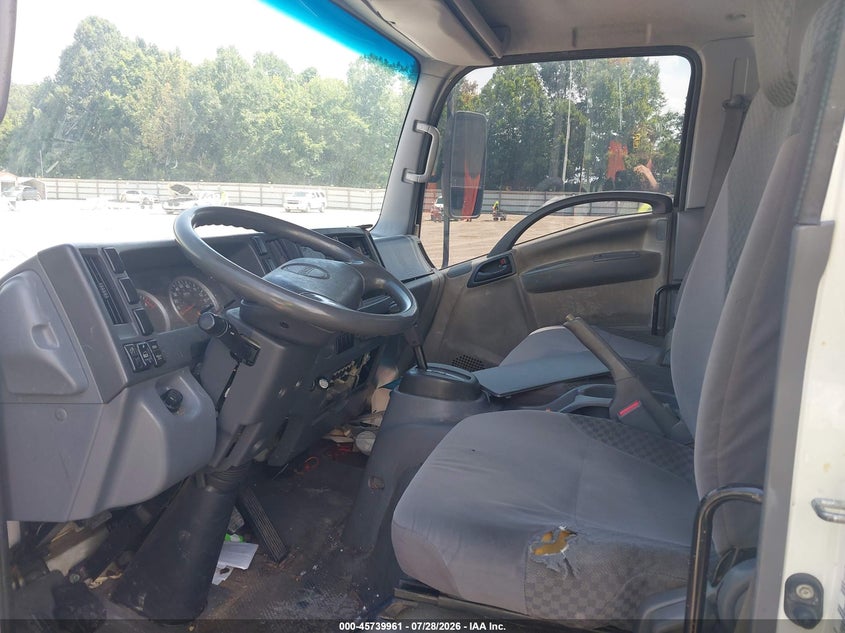 2011 Isuzu Npr VIN JALB4W172B7401408 IAAI salvage auction — NORMAL WEAR, Clear (Tennessee), sold $10,500 on 2026-08-15 (photo 6)