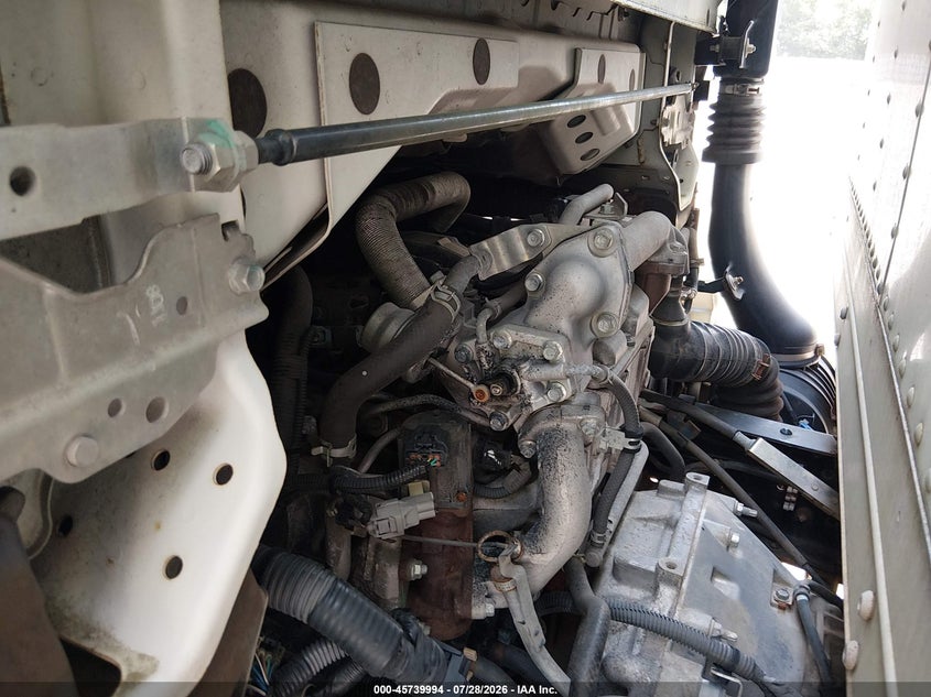 2011 Isuzu Npr VIN JALB4W171B7401125 IAAI salvage auction — RIGHT FRONT, Clear (Tennessee), sold $10,500 on 2026-08-15 (photo 9)
