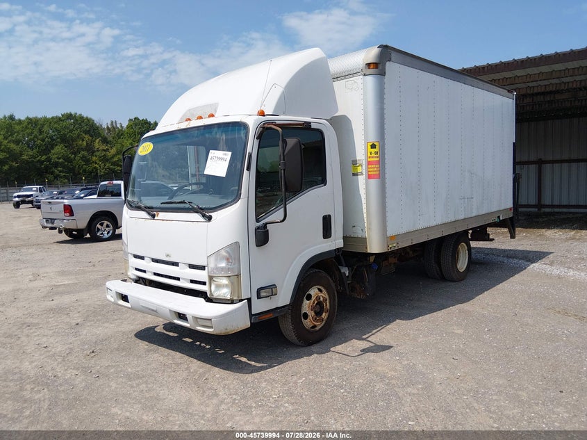 2011 Isuzu Npr VIN JALB4W171B7401125 IAAI salvage auction — RIGHT FRONT, Clear (Tennessee), sold $10,500 on 2026-08-15 (photo 2)