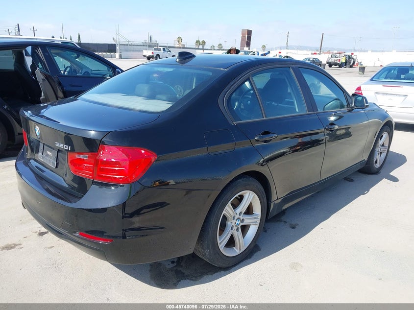 2015 BMW 3 series VIN WBA3B1C53FK136413 IAAI salvage auction — NORMAL WEAR, Clear - Dealer Only (California), sold $425 on 2026-08-07 (photo 4)