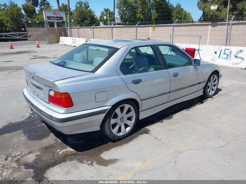 1998 BMW 3 series VIN WBACD4326WAV64600 IAAI salvage auction — NORMAL WEAR, Clear - Dealer Only (California), sold $725 on 2026-08-03 (photo 4)