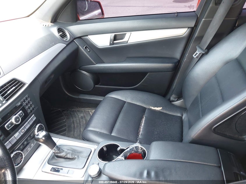 2014 Mercedes-benz C-klasse VIN WDDGF4HB5ER312043 IAAI salvage auction — NORMAL WEAR, Clear (Indiana), sold $25 on 2026-08-08 (photo 5)