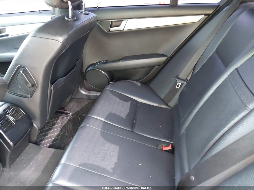 2014 Mercedes-benz C-klasse VIN WDDGF4HB5ER312043 IAAI salvage auction — NORMAL WEAR, Clear (Indiana), sold $25 on 2026-08-08 (photo 8)