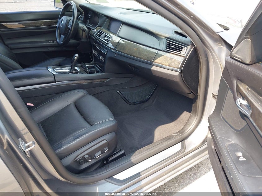 2014 BMW 7er VIN WBAYE8C55ED134882 IAAI salvage auction — NORMAL WEAR, Clear (Florida), sold $1,150 on 2026-08-04 (photo 5)